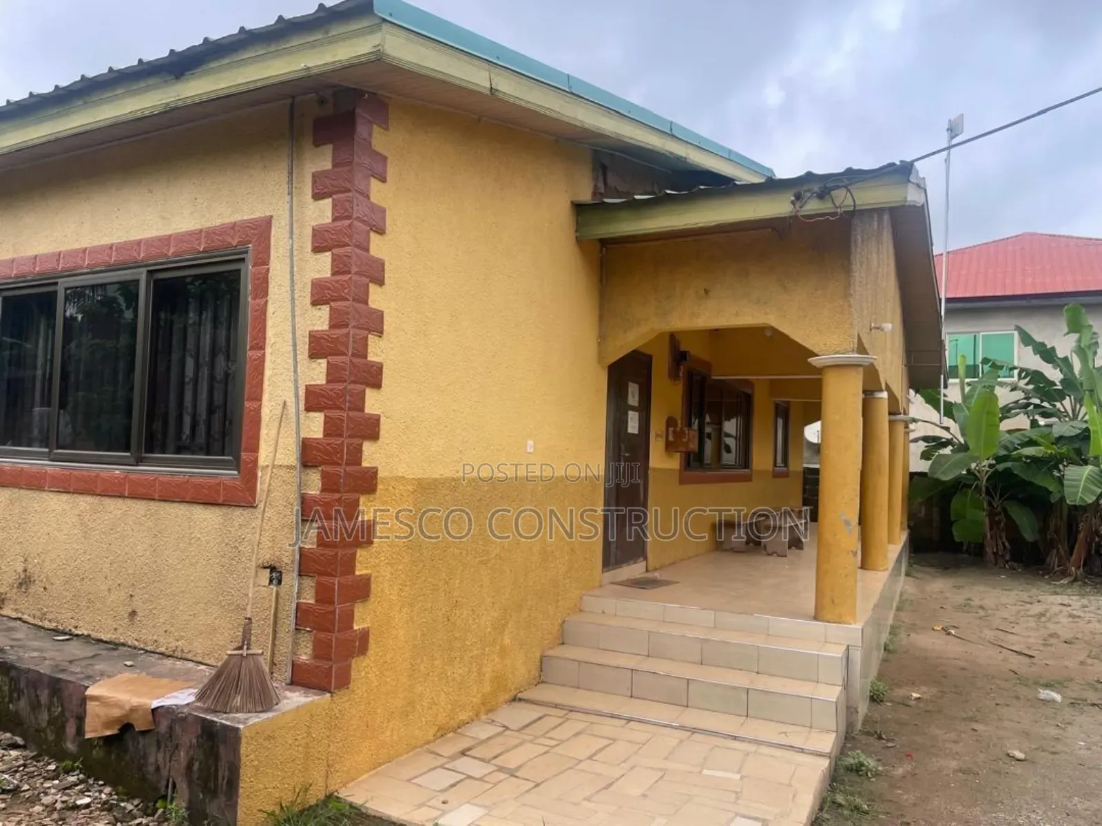 Furnished 4bdrm Bungalow in Accra Doboro, Akuapim North for sale in Akuapim North