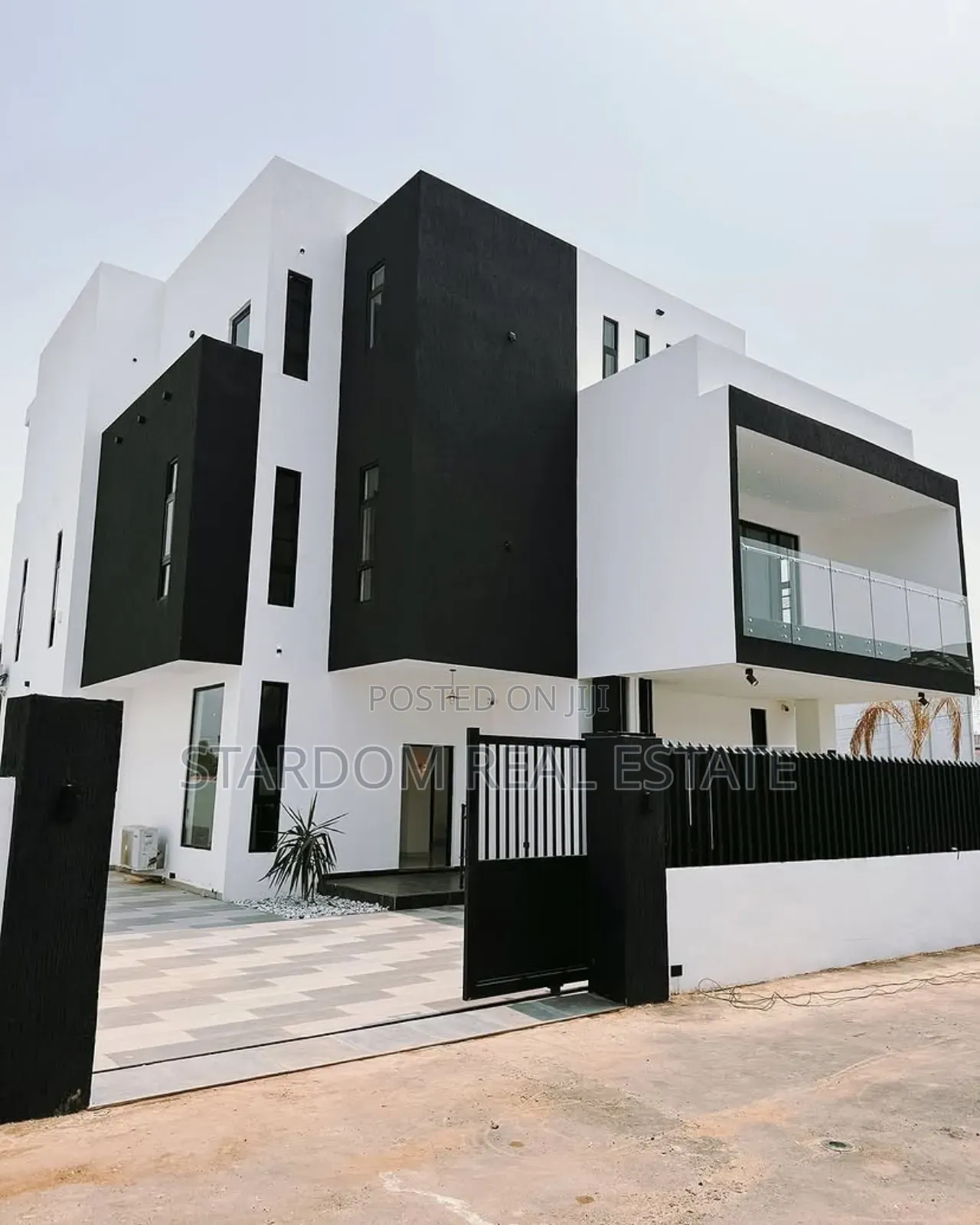 4bdrm Mansion in Adjiringanor, East Legon for sale in East Legon