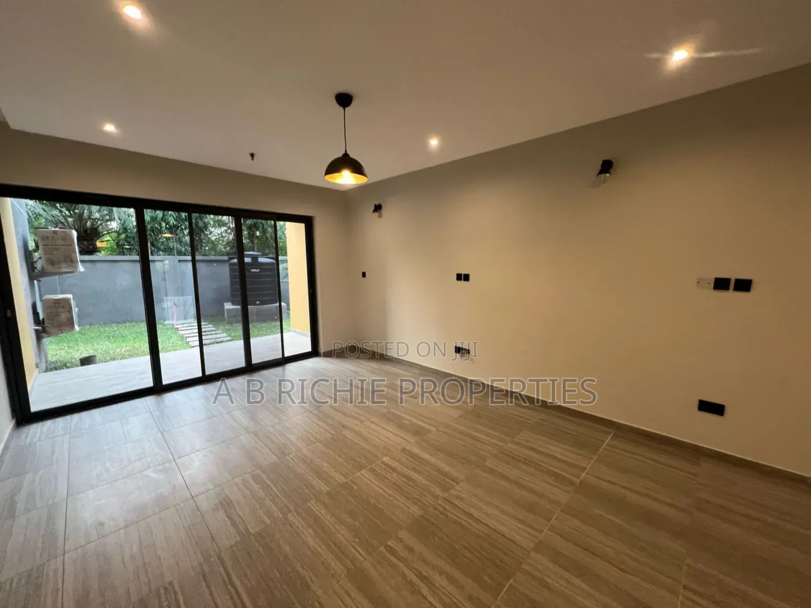 3bdrm Townhouse / Terrace in Ab Richie Properties, Tema Metropolitan in Tema Metropolitan
