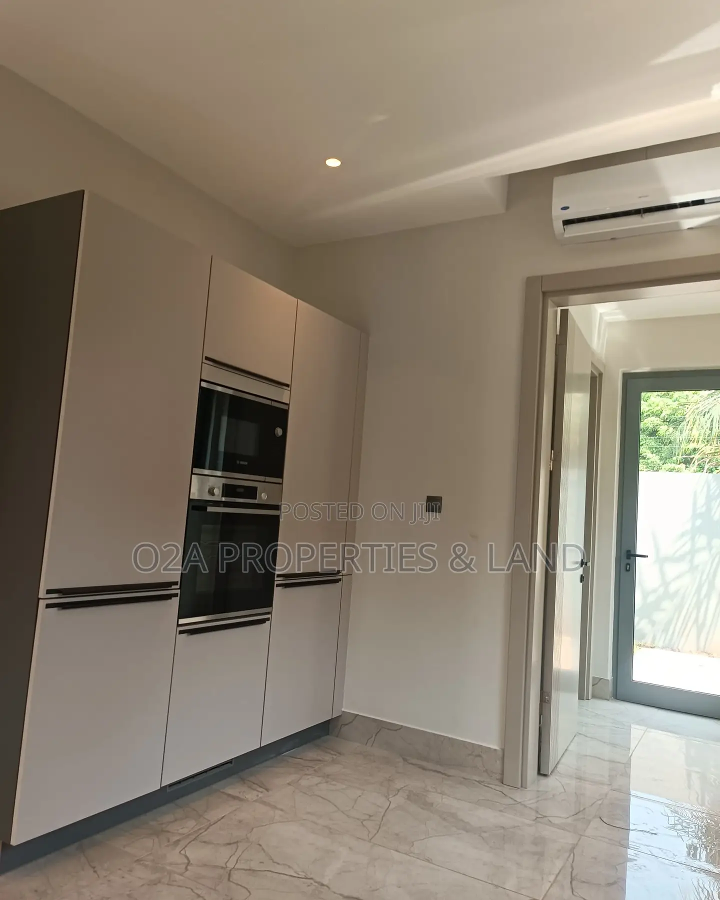 4bdrm House in East Legon, American House for sale in American House