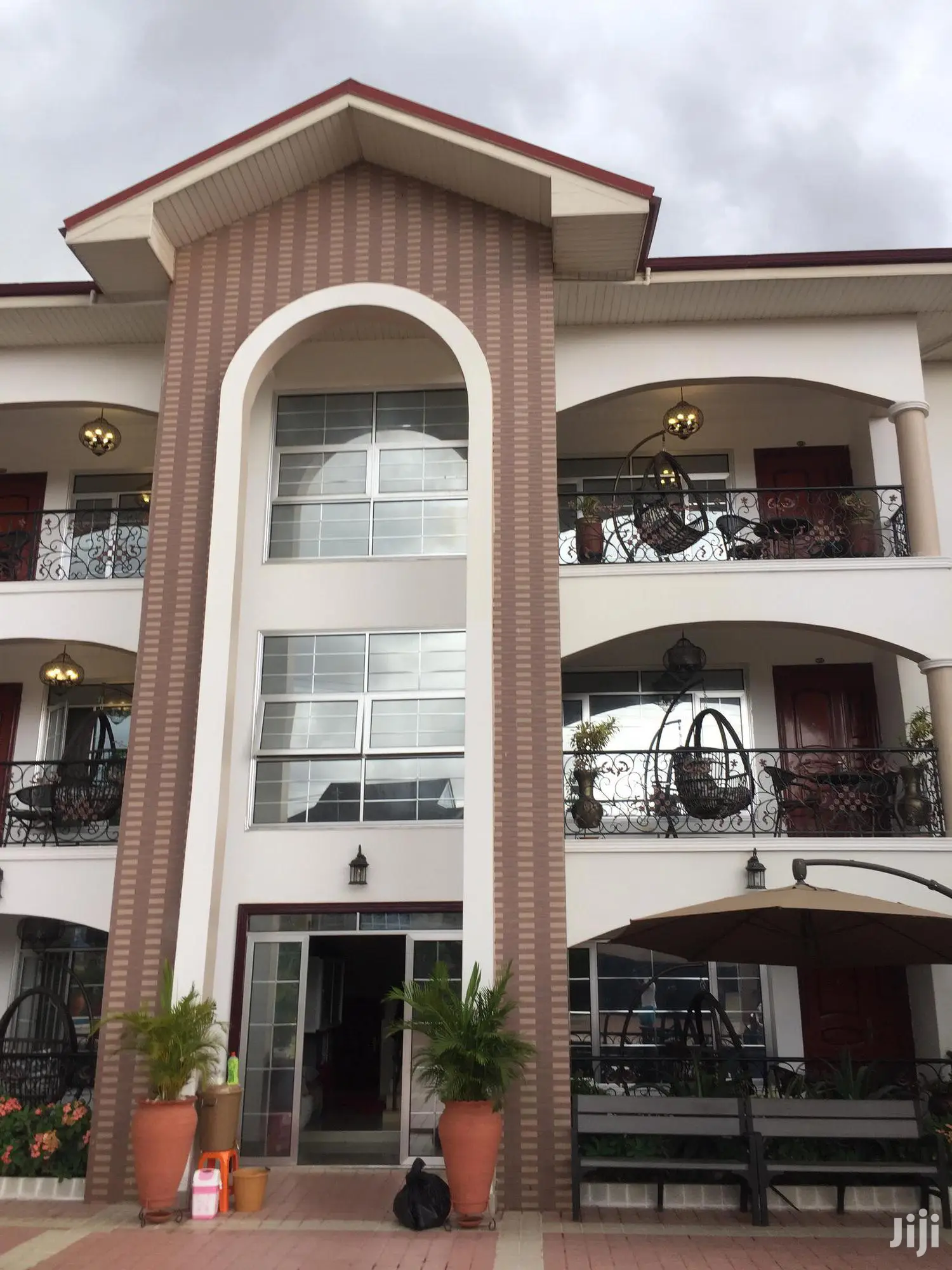 Furnished 2bdrm Apartment in America House, East Legon for rent in East Legon