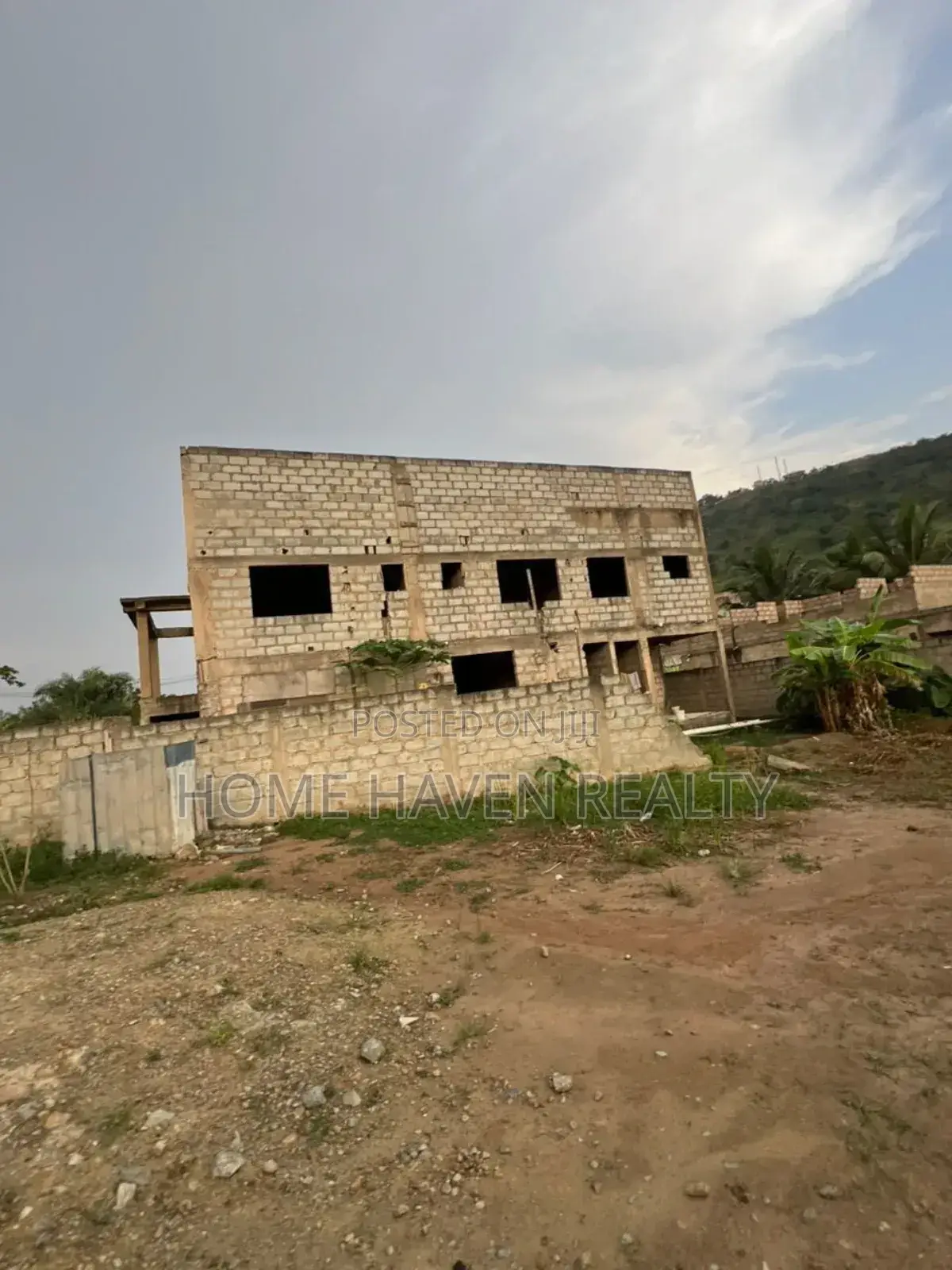 4bdrm House in Abuom, Kwabenya for sale in Kwabenya