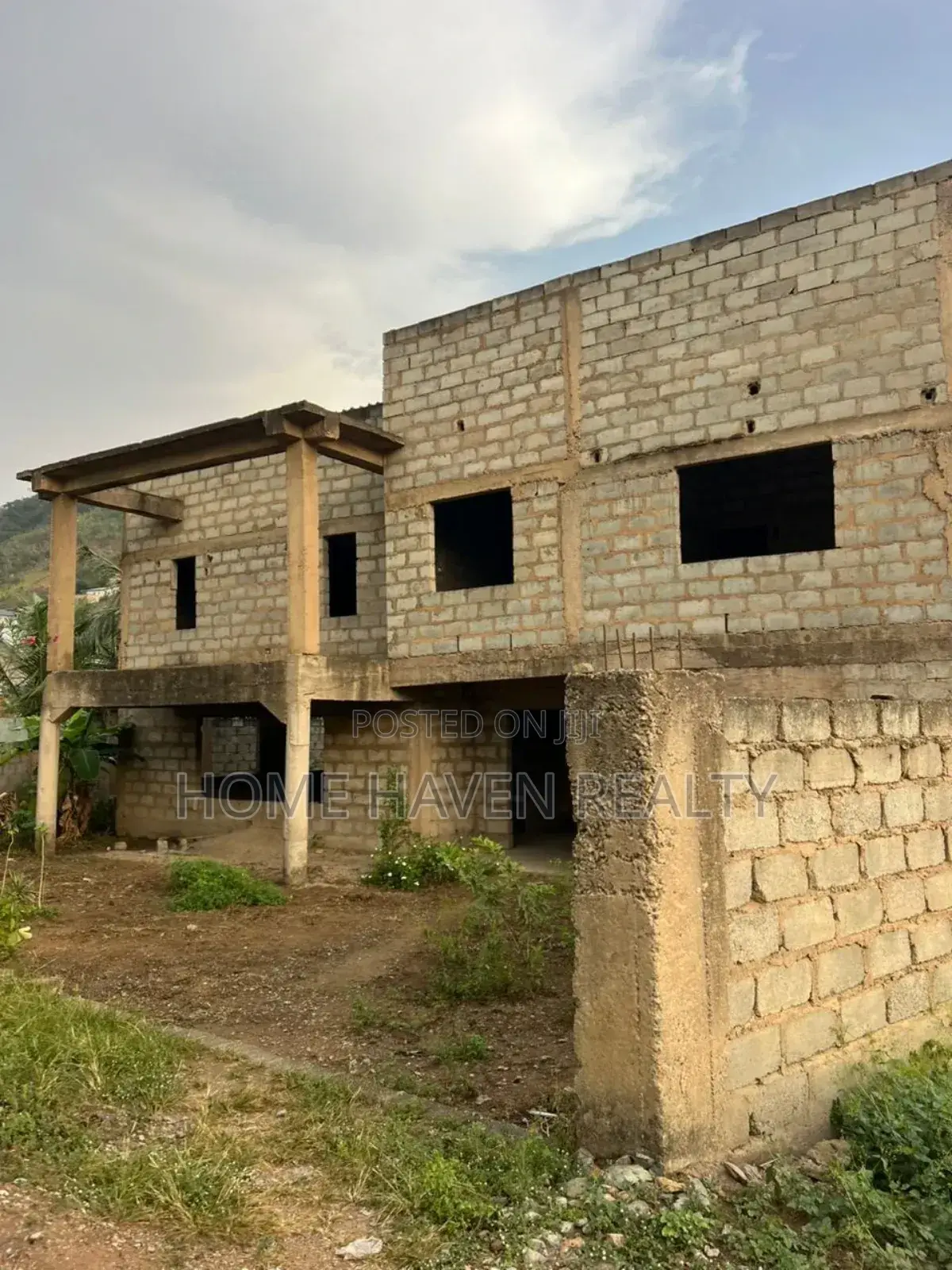 4bdrm House in Abuom, Kwabenya for sale in Kwabenya