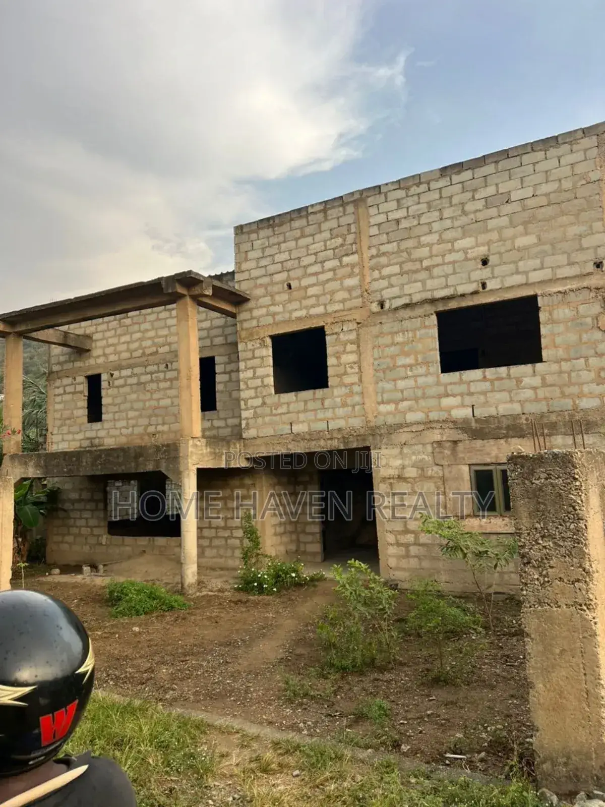 4bdrm House in Abuom, Kwabenya for sale in Kwabenya