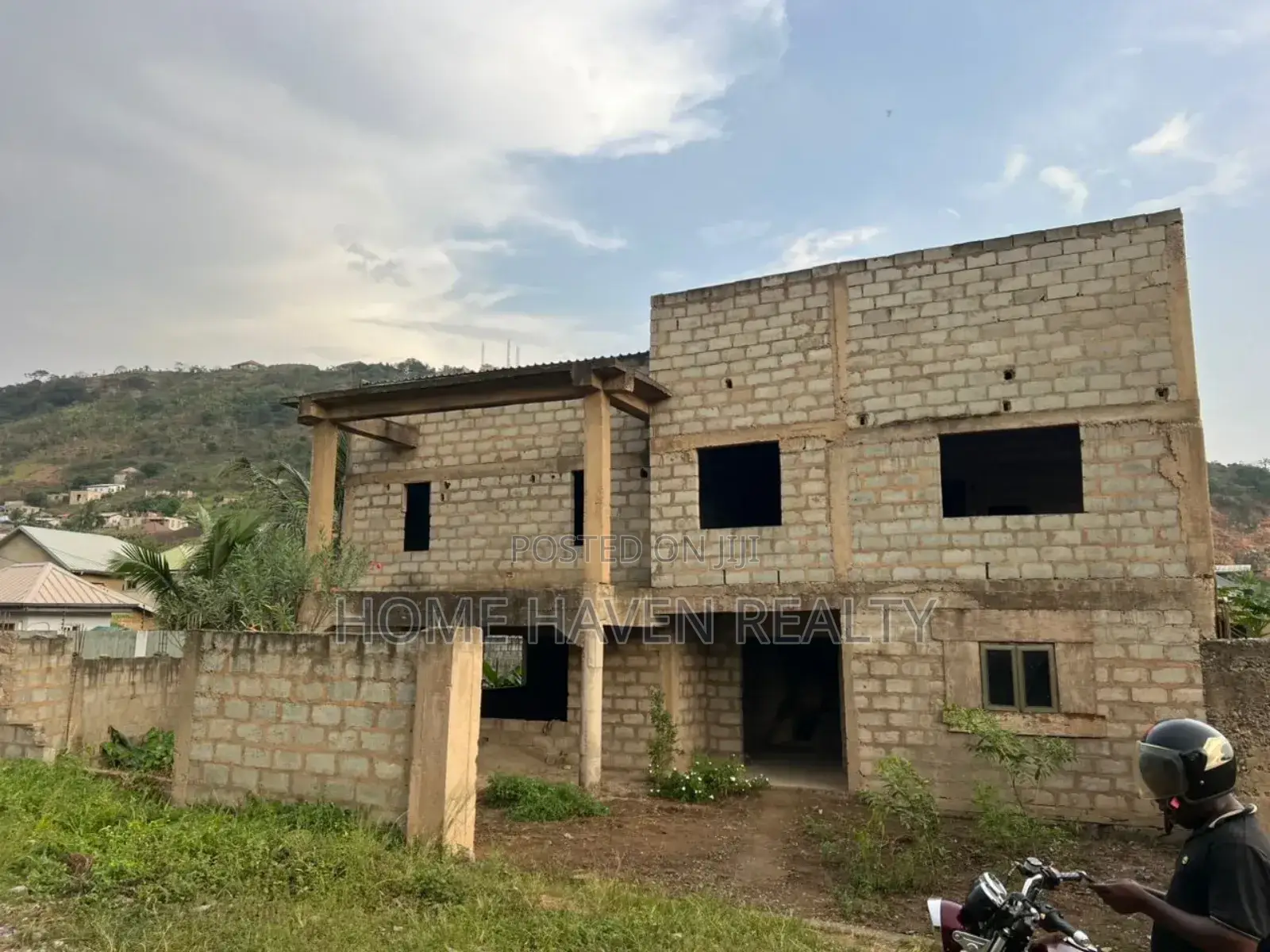 4bdrm House in Abuom, Kwabenya for sale in Kwabenya