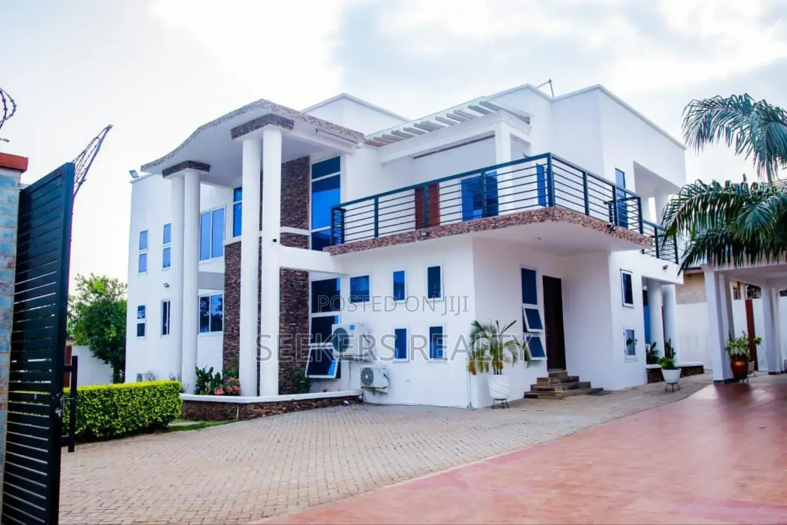 8bdrm House in Seekers Realty, Oyarifa for sale in Oyarifa