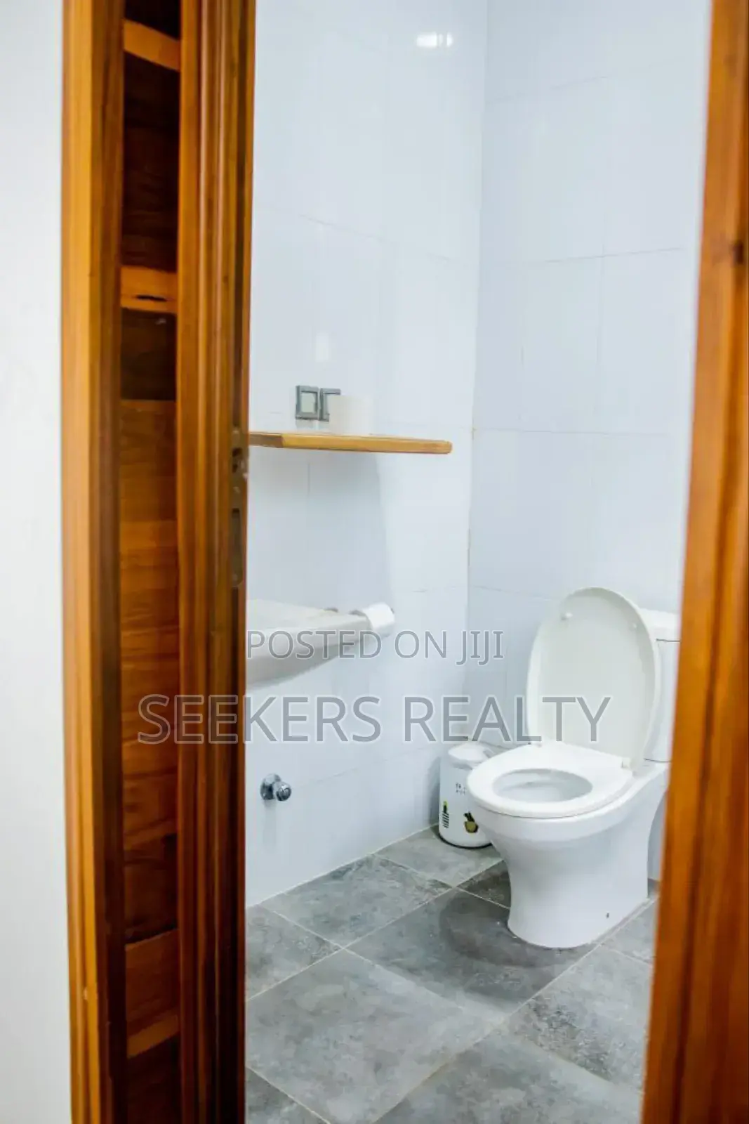 8bdrm House in Seekers Realty, Oyarifa for sale in Oyarifa