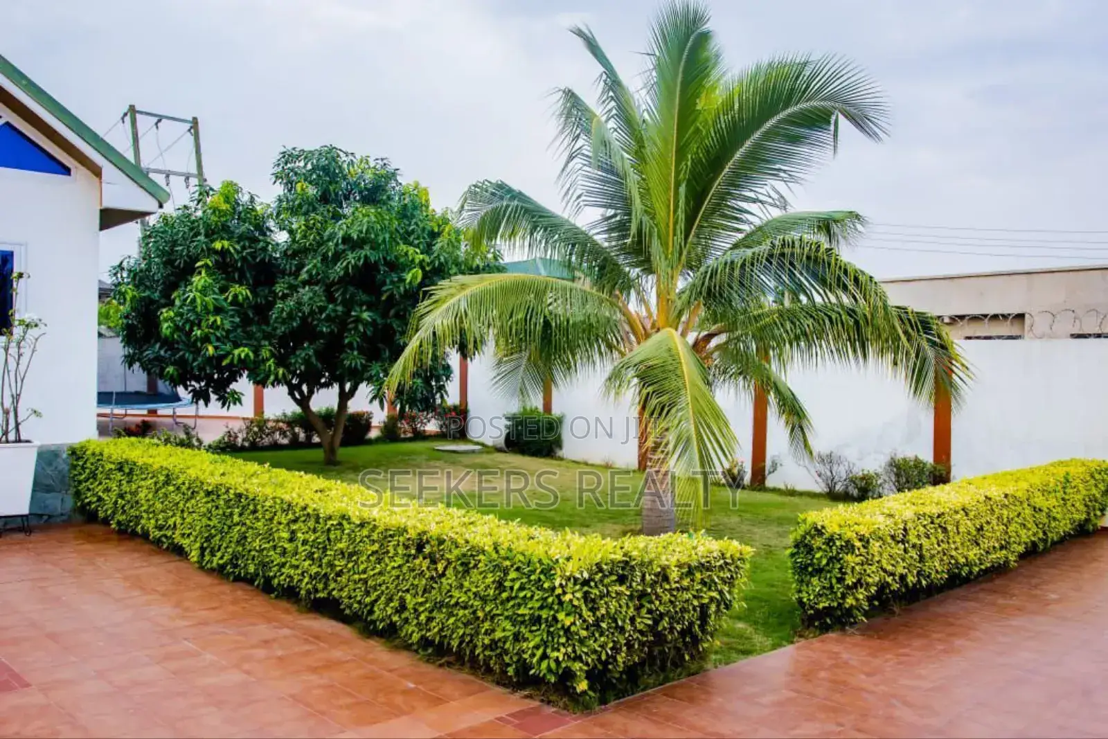 8bdrm House in Seekers Realty, Oyarifa for sale in Oyarifa