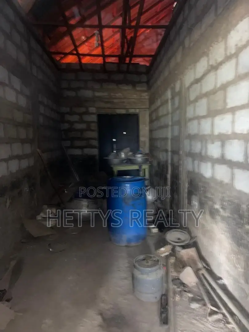 5bdrm House in Pokuase for sale in Pokuase