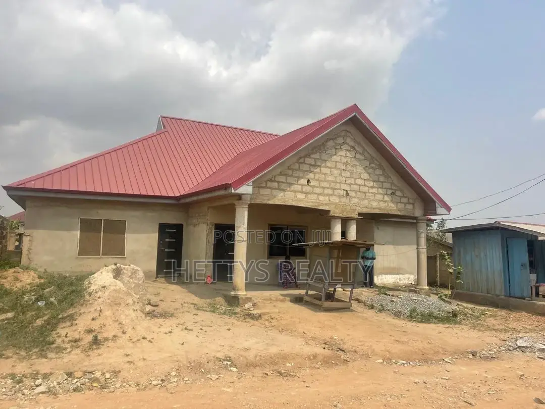 5bdrm House in Pokuase for sale in Pokuase
