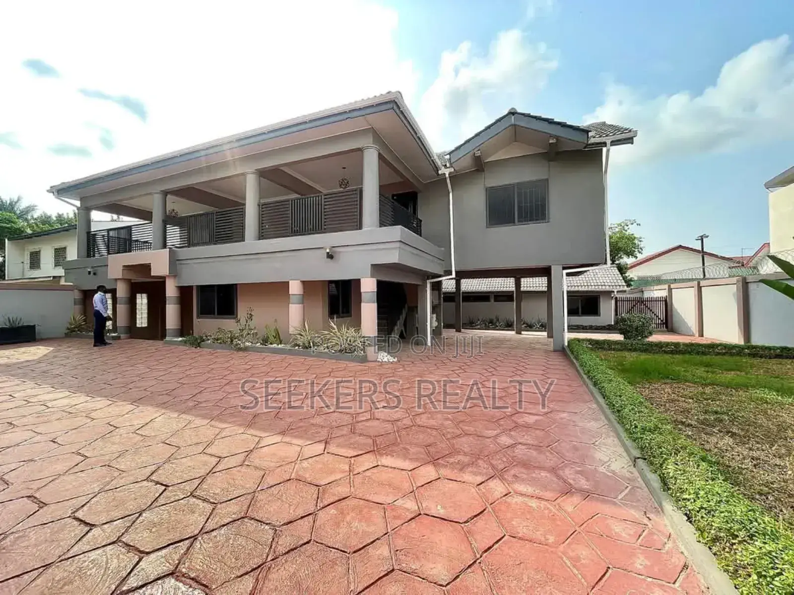 5bdrm House in Seekers Realty, Labone for rent in Labone
