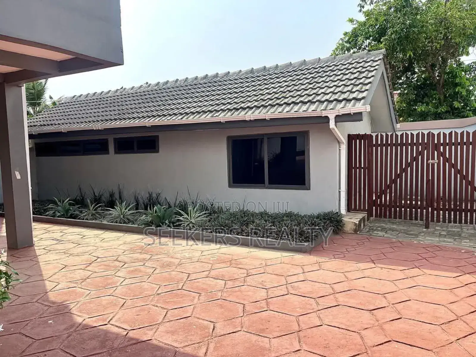 5bdrm House in Seekers Realty, Labone for rent in Labone