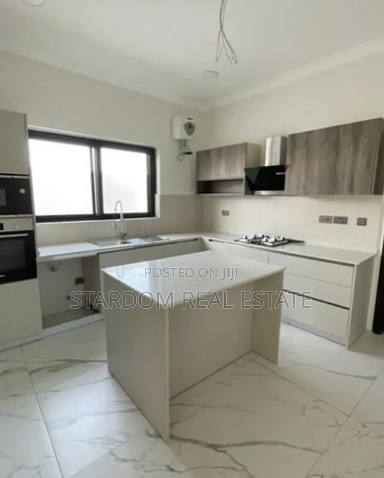 4bdrm Duplex in East Airport Area, Spintex for sale in Spintex