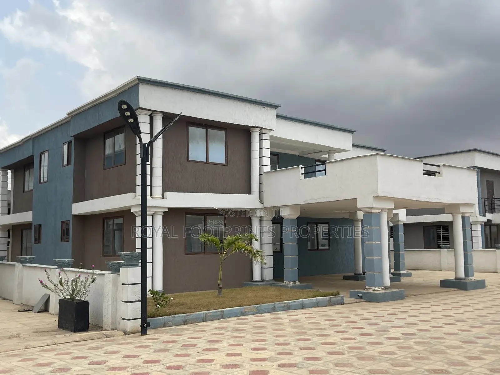 4bdrm Townhouse / Terrace in Luxelooks Properties, East Legon for rent in East Legon