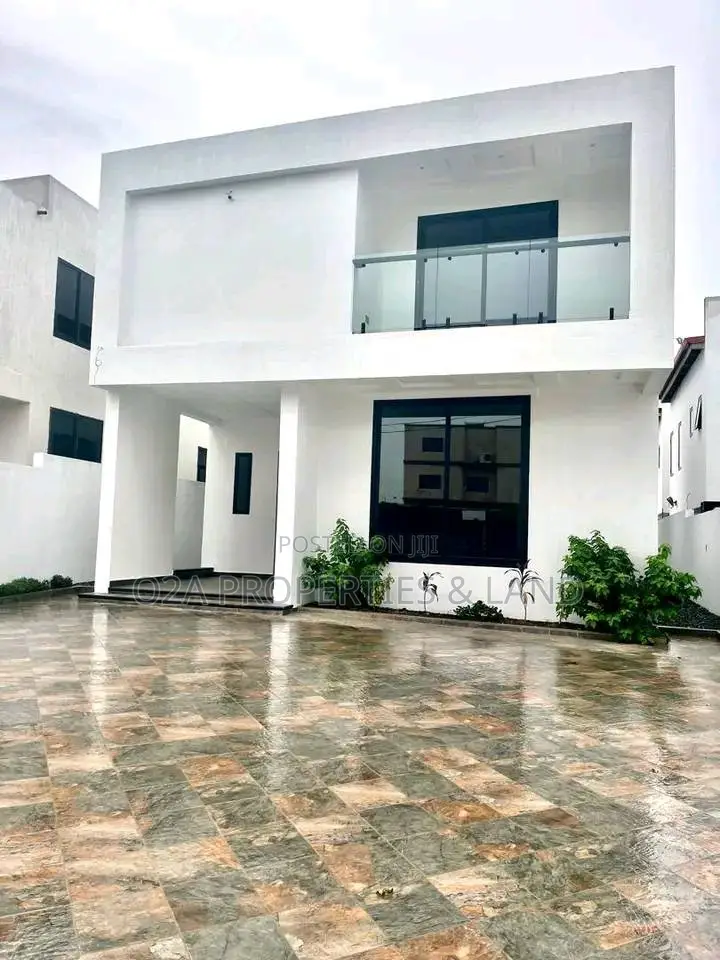 5bdrm House in East Airport for sale in Airport Residential Area