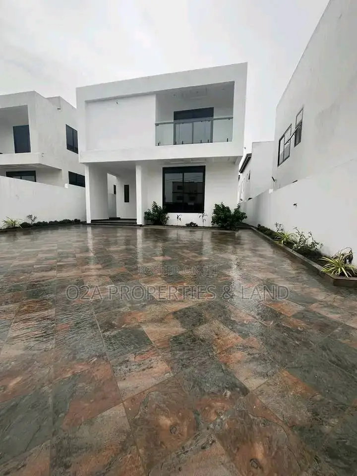 5bdrm House in East Airport for sale in Airport Residential Area