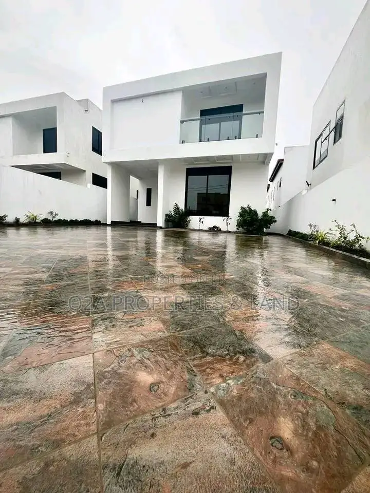 5bdrm House in East Airport for sale in Airport Residential Area