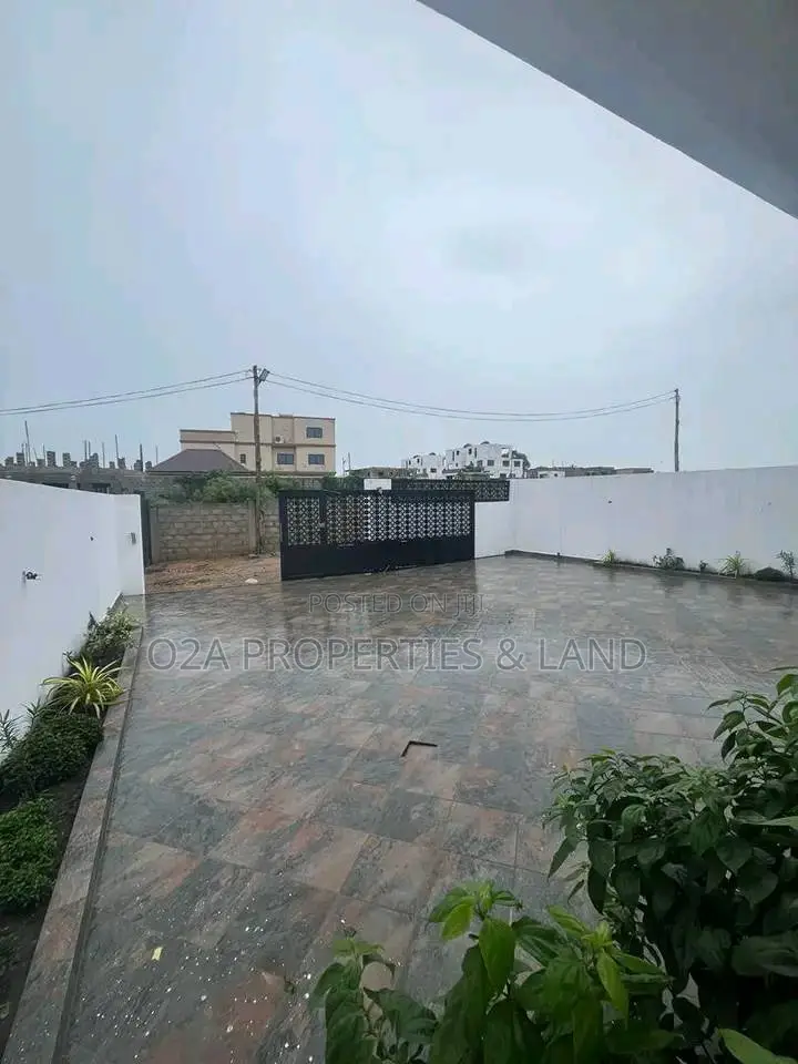 5bdrm House in East Airport for sale in Airport Residential Area