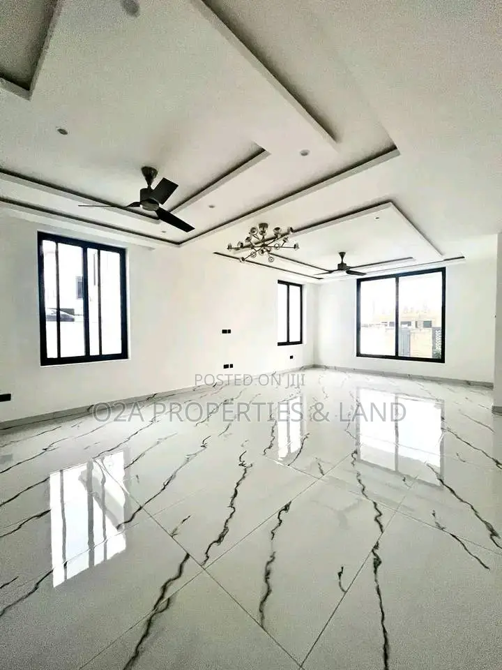 5bdrm House in East Airport for sale in Airport Residential Area
