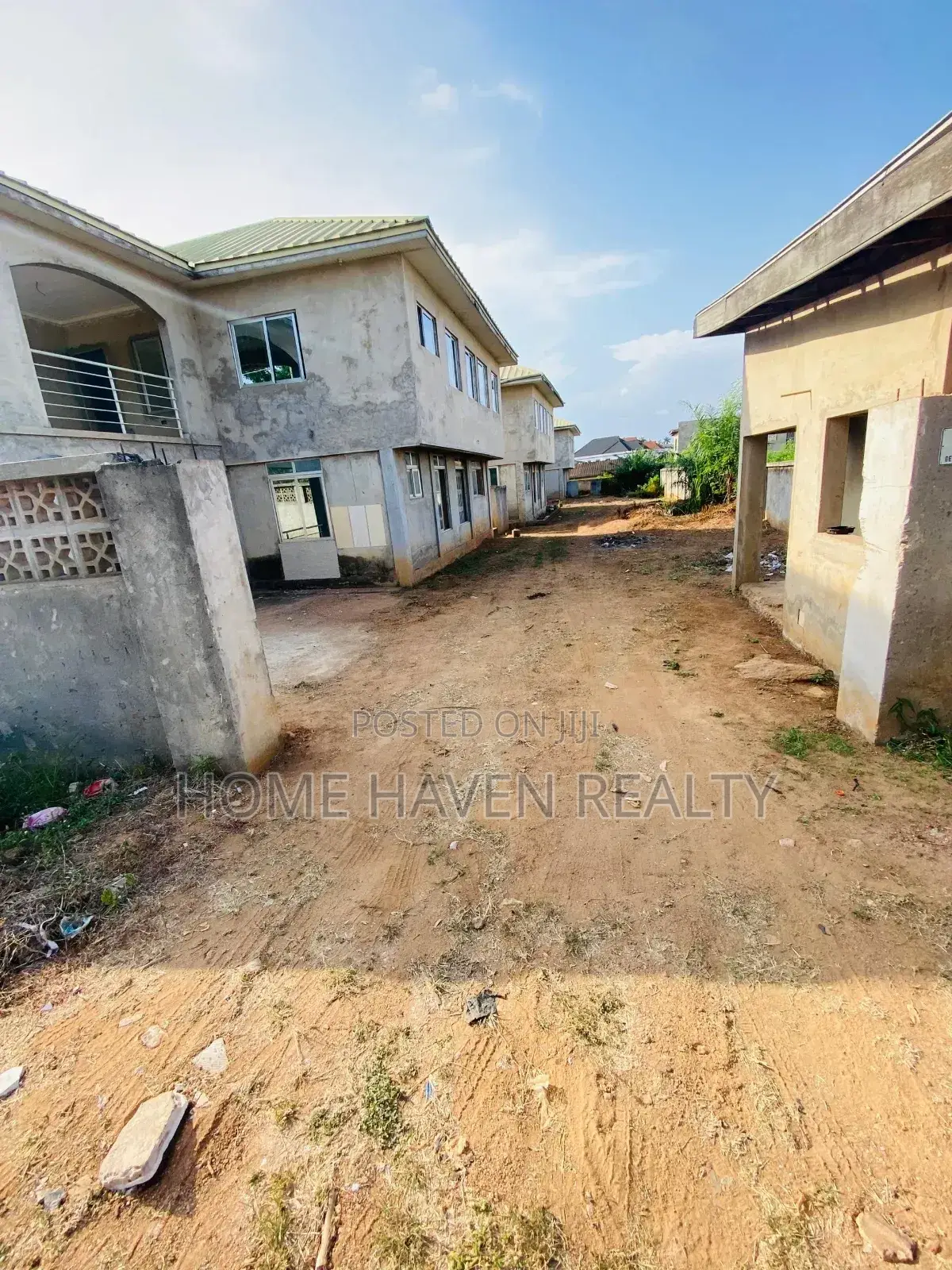 6bdrm Apartment in Westland for sale in West Legon