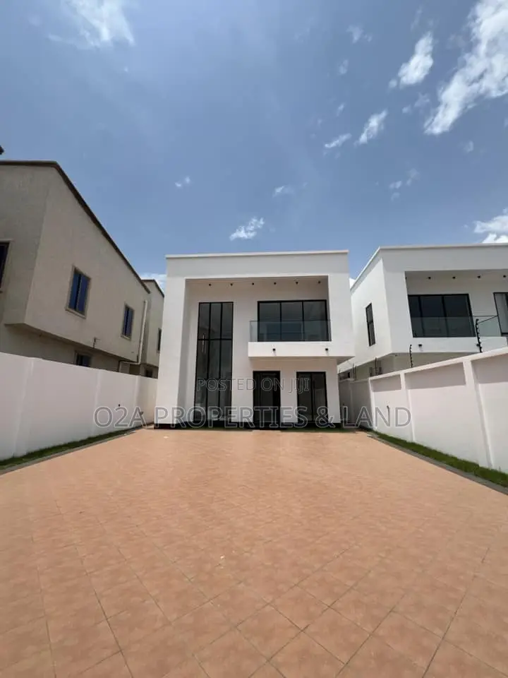 4bdrm House in Spintex, Lashibi, Sakumono for sale in Sakumono