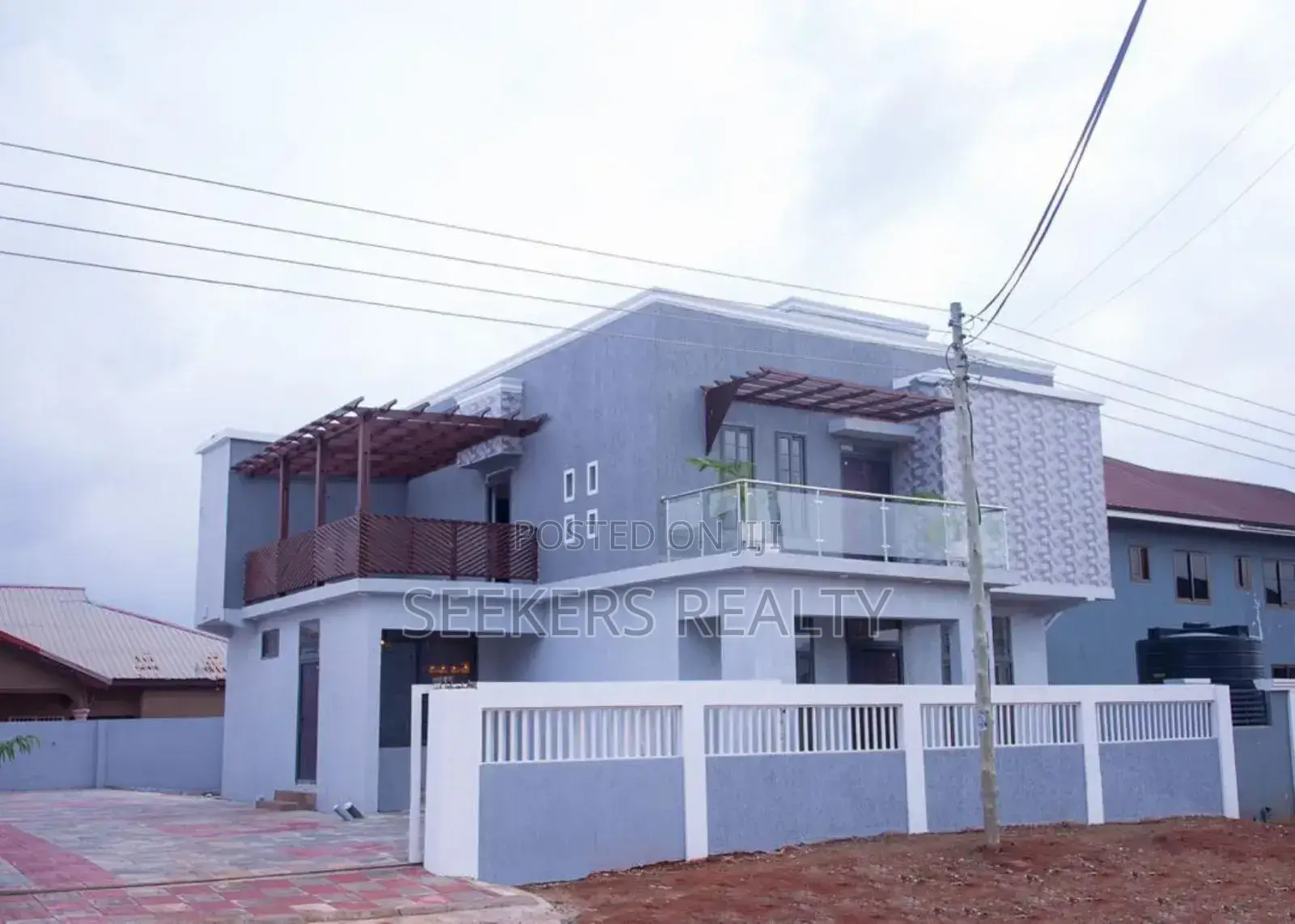 4bdrm Duplex in Seekers Realty, Oyarifa for sale in Oyarifa
