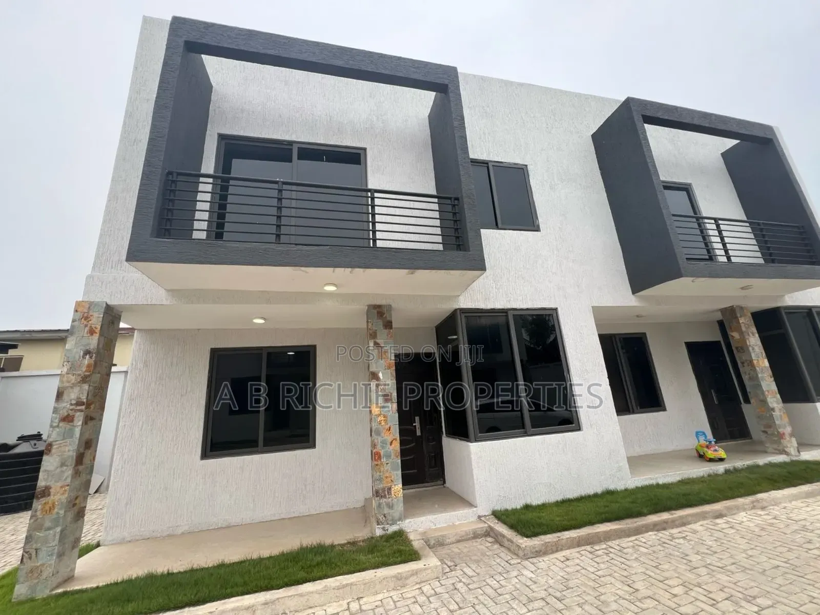 3bdrm Townhouse / Terrace in Ab Richie Properties, West Legon for rent in West Legon