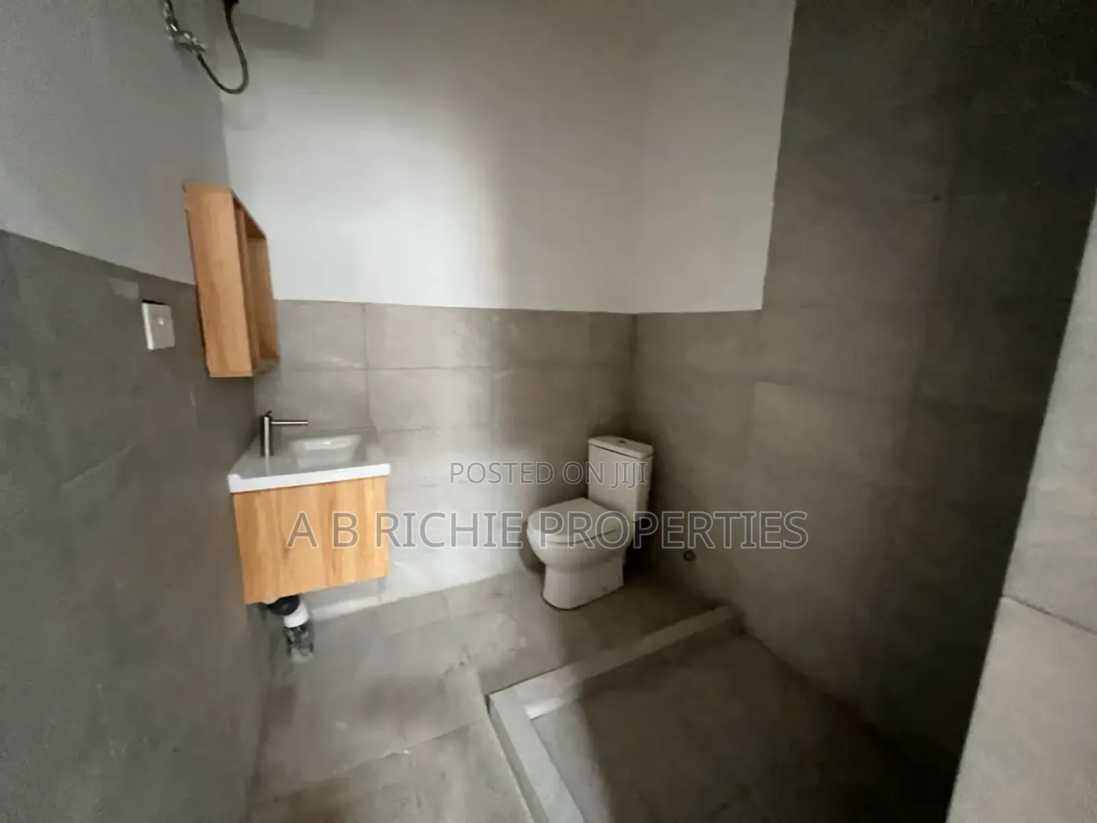 3bdrm Townhouse / Terrace in Ab Richie Properties, West Legon for rent in West Legon