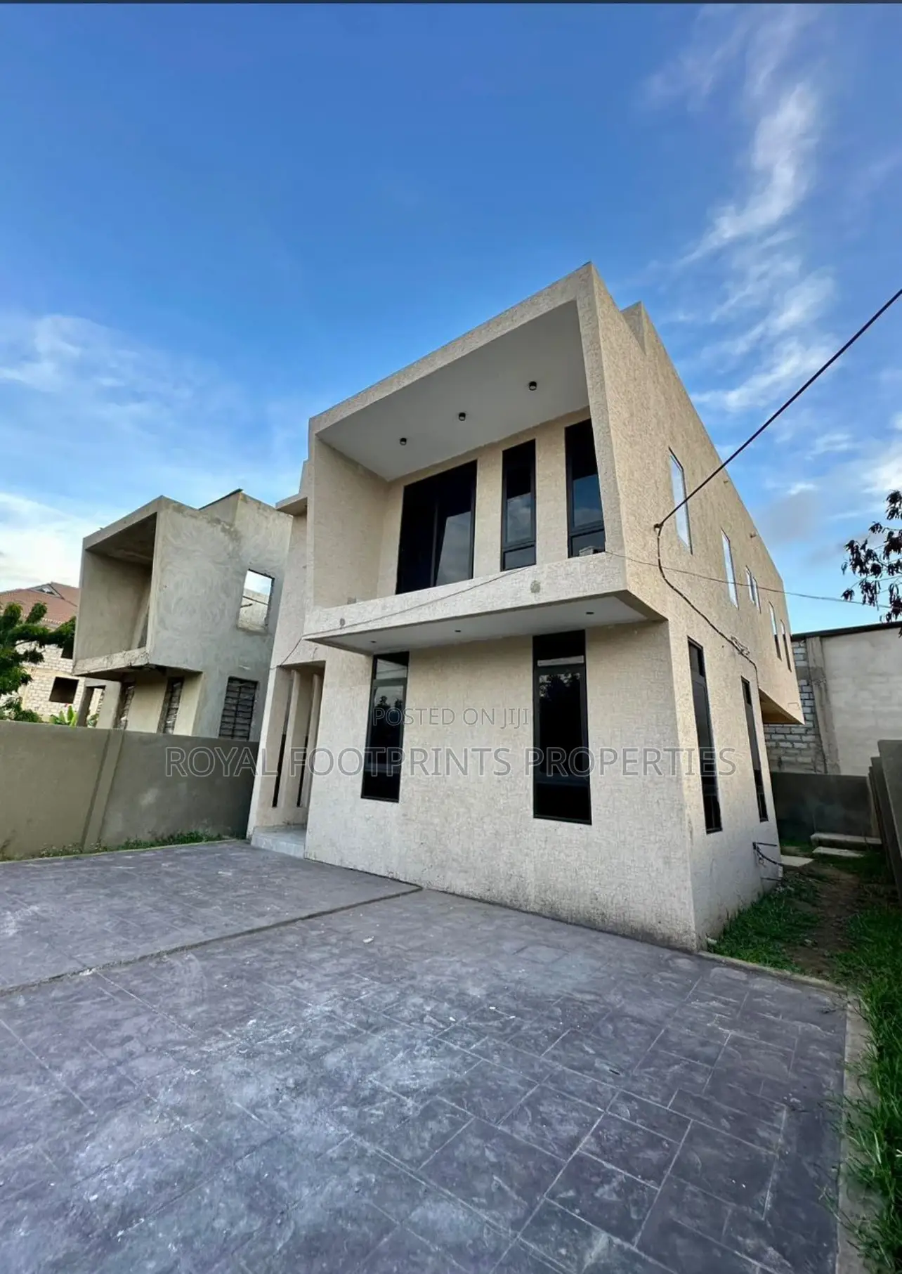 3bdrm House in Luxelooks Properties, East Legon for sale in East Legon