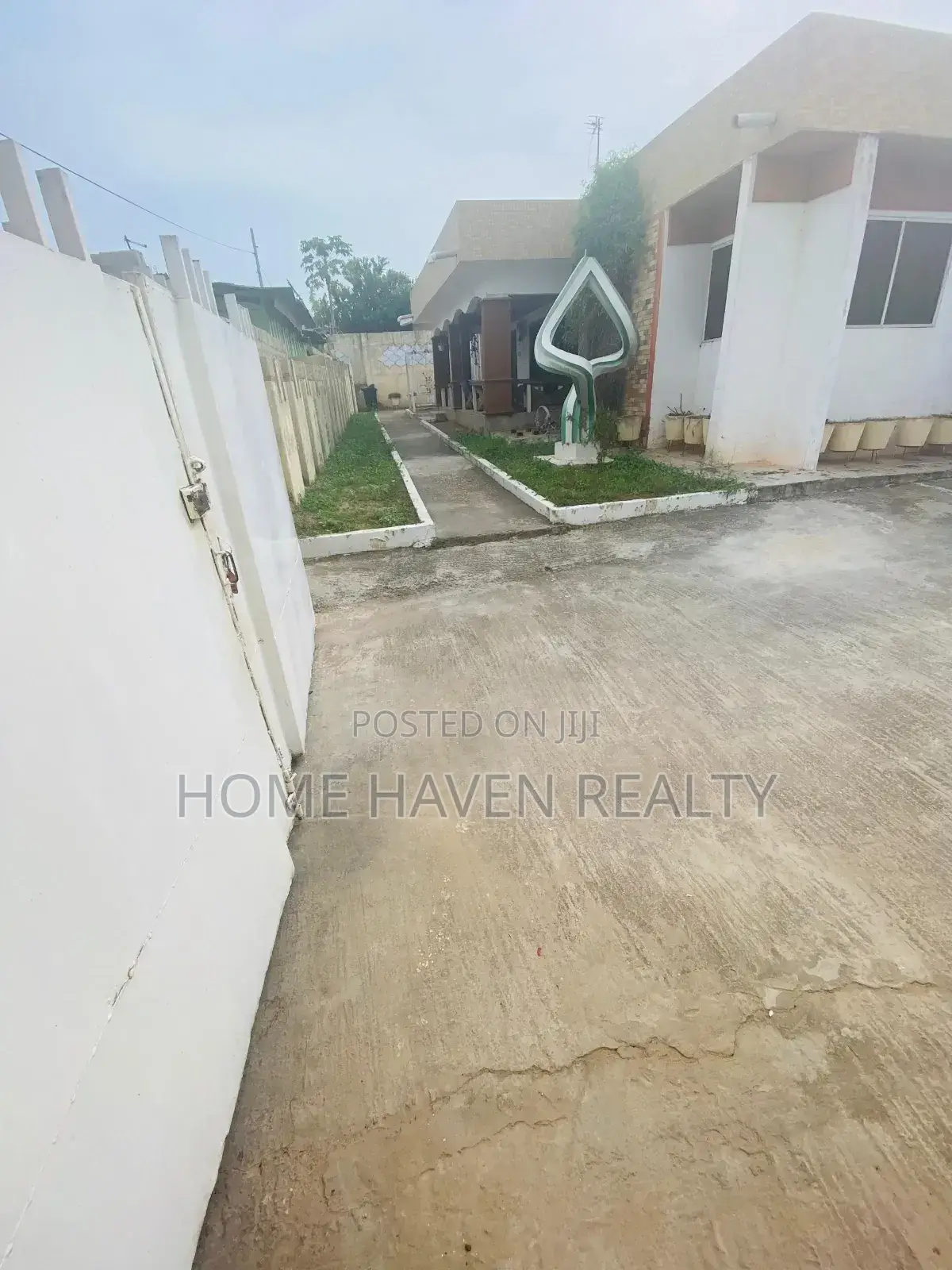 One Plot -Old House for Sale at Lapaz in Lapaz
