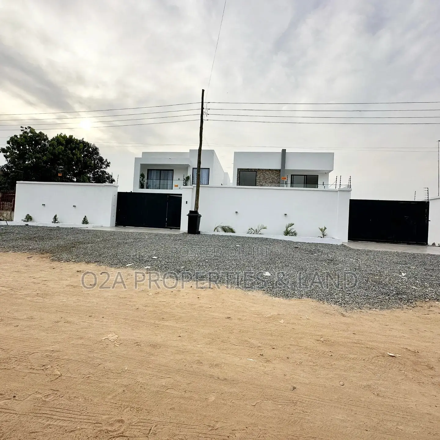 4bdrm House in Ashaley Botwe, Lake Side Estate for sale in Lake Side Estate