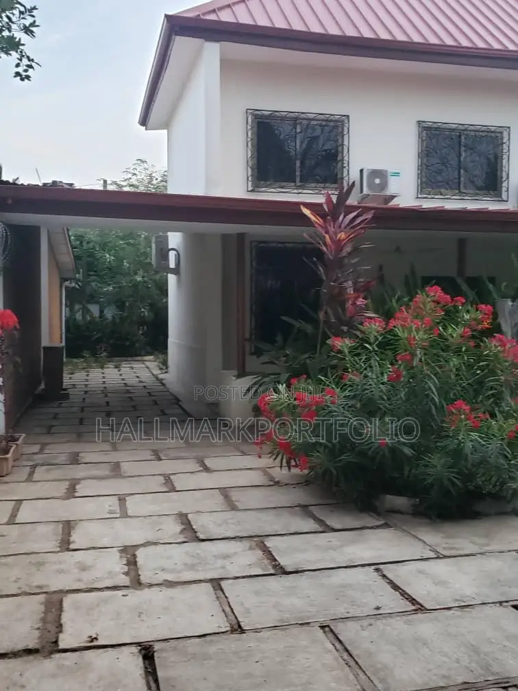 4bdrm House in Labone, Coffee Shop Area for sale in Coffee Shop Area