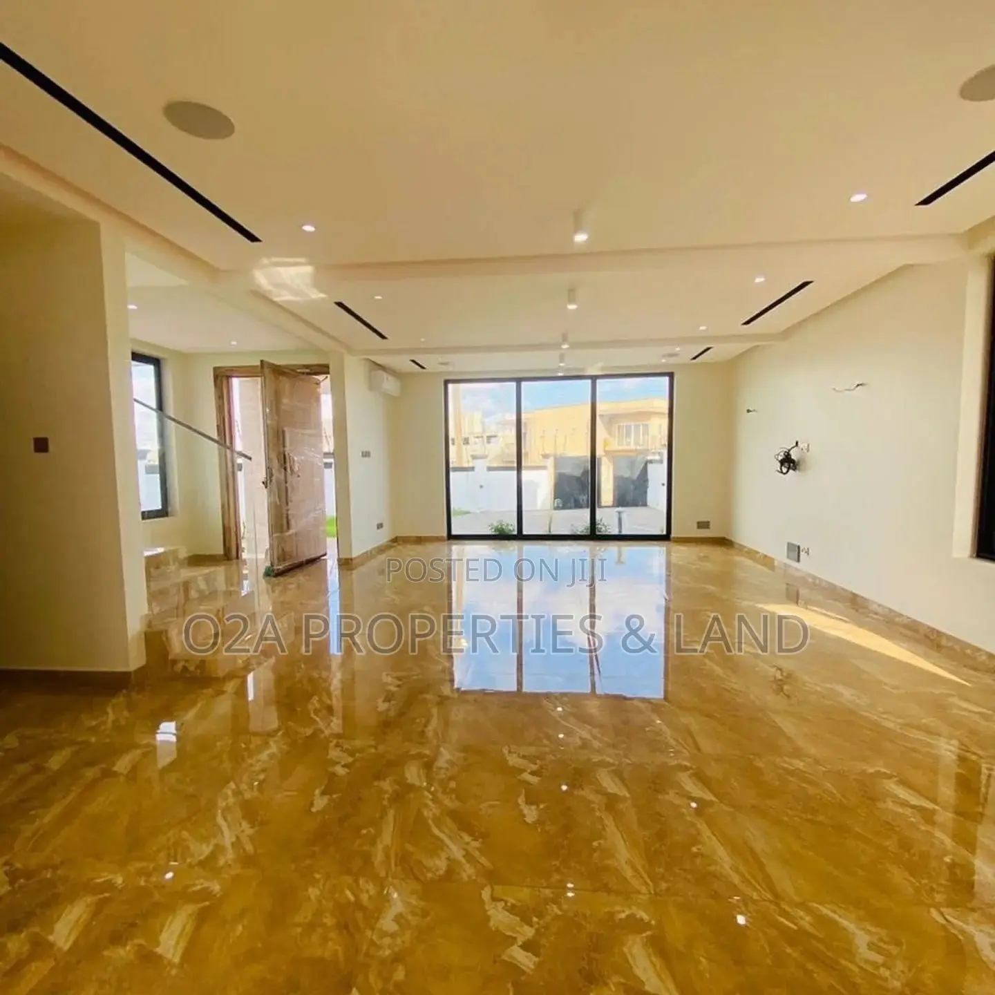 4bdrm House in East Airport for sale in Airport Residential Area