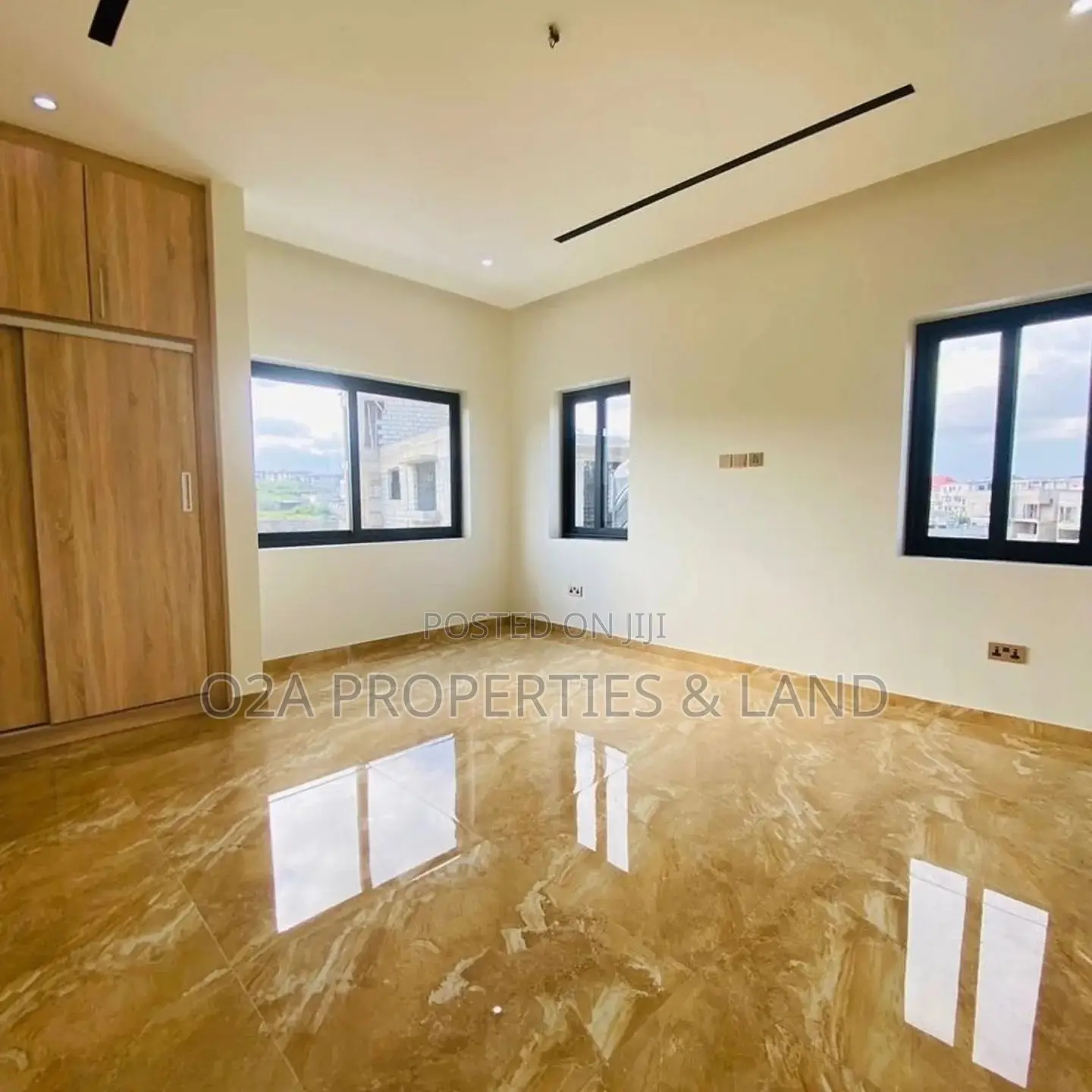 4bdrm House in East Airport for sale in Airport Residential Area