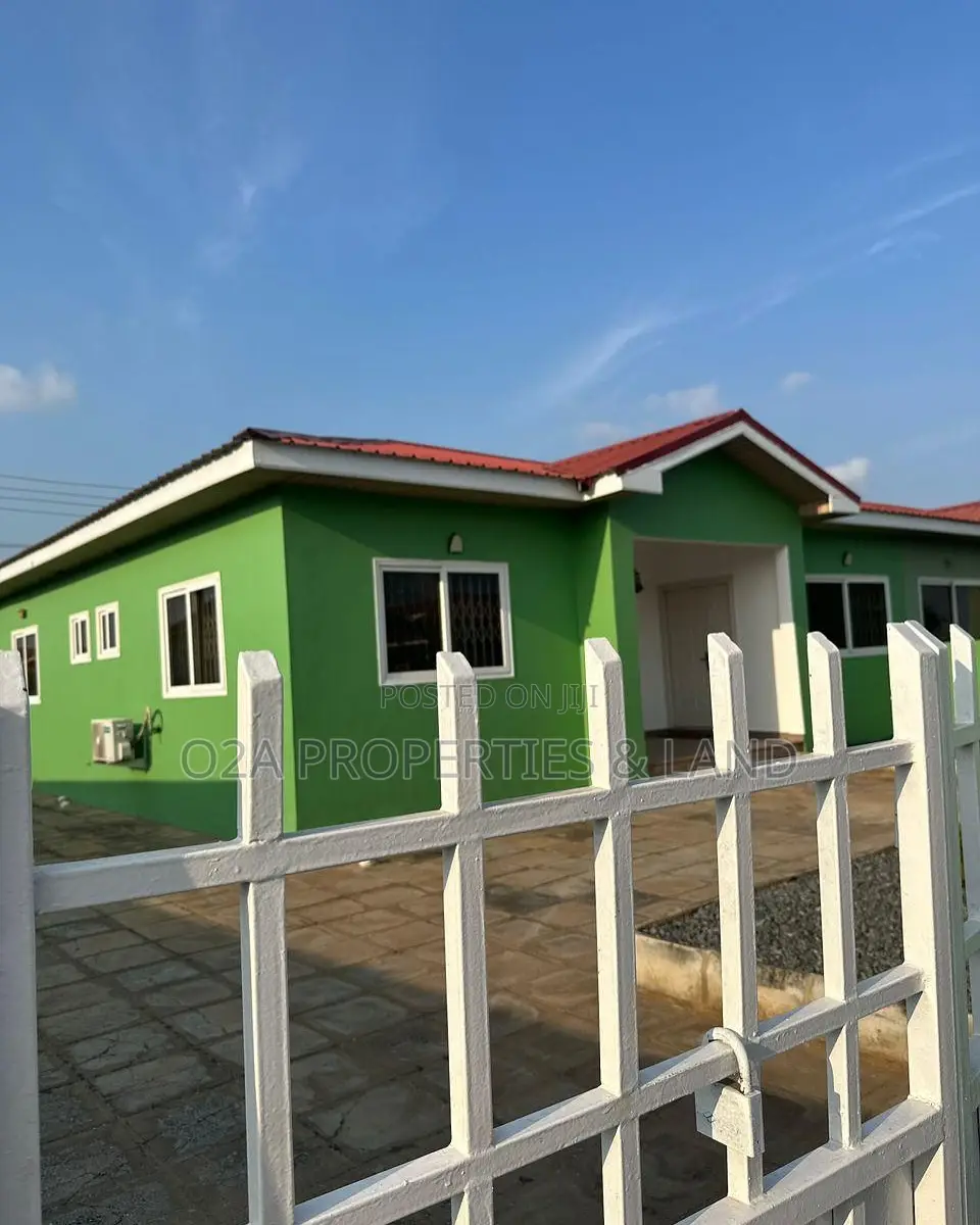 Furnished 3bdrm House in Community 25,, Sakumono for sale in Sakumono