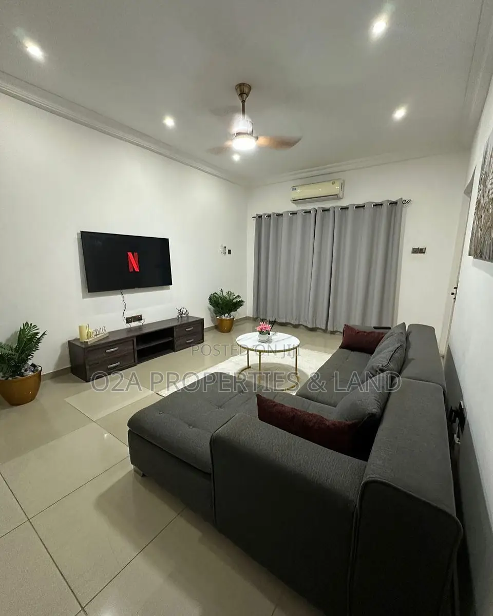 Furnished 3bdrm House in Community 25,, Sakumono for sale in Sakumono