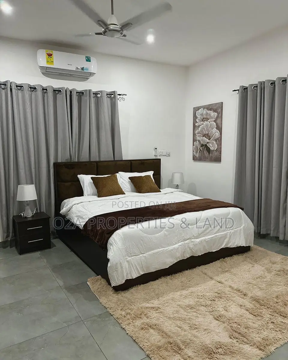 Furnished 3bdrm House in Community 25,, Sakumono for sale in Sakumono