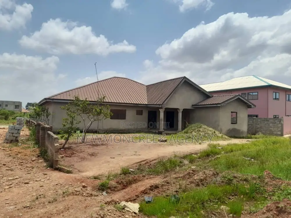 4bdrm Bungalow in Oyibi, Accra Metropolitan for sale in Accra Metropolitan