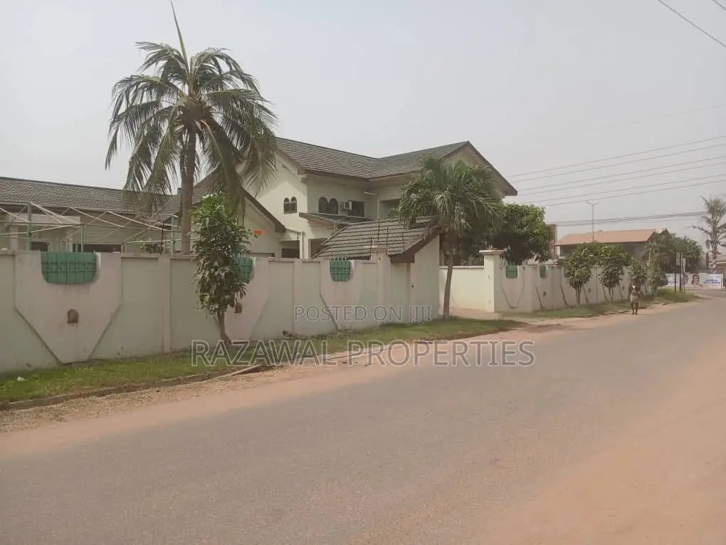 5bdrm Mansion in Adjiriganno, Adjiriganor for sale in Adjiriganor
