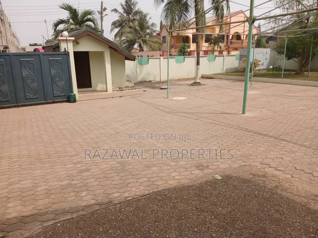 5bdrm Mansion in Adjiriganno, Adjiriganor for sale in Adjiriganor