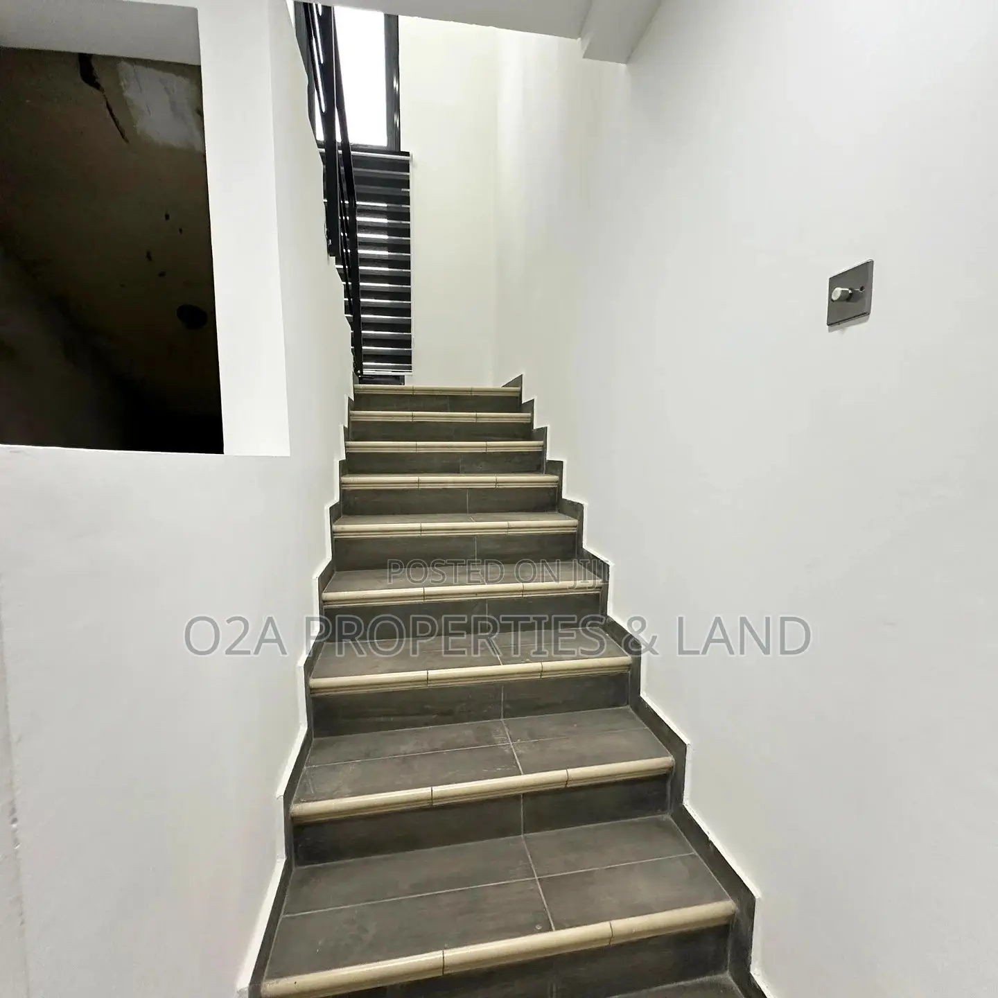 3bdrm Townhouse/Terrace in East Legon Hills, Boundary Road Area in Boundary Road Area