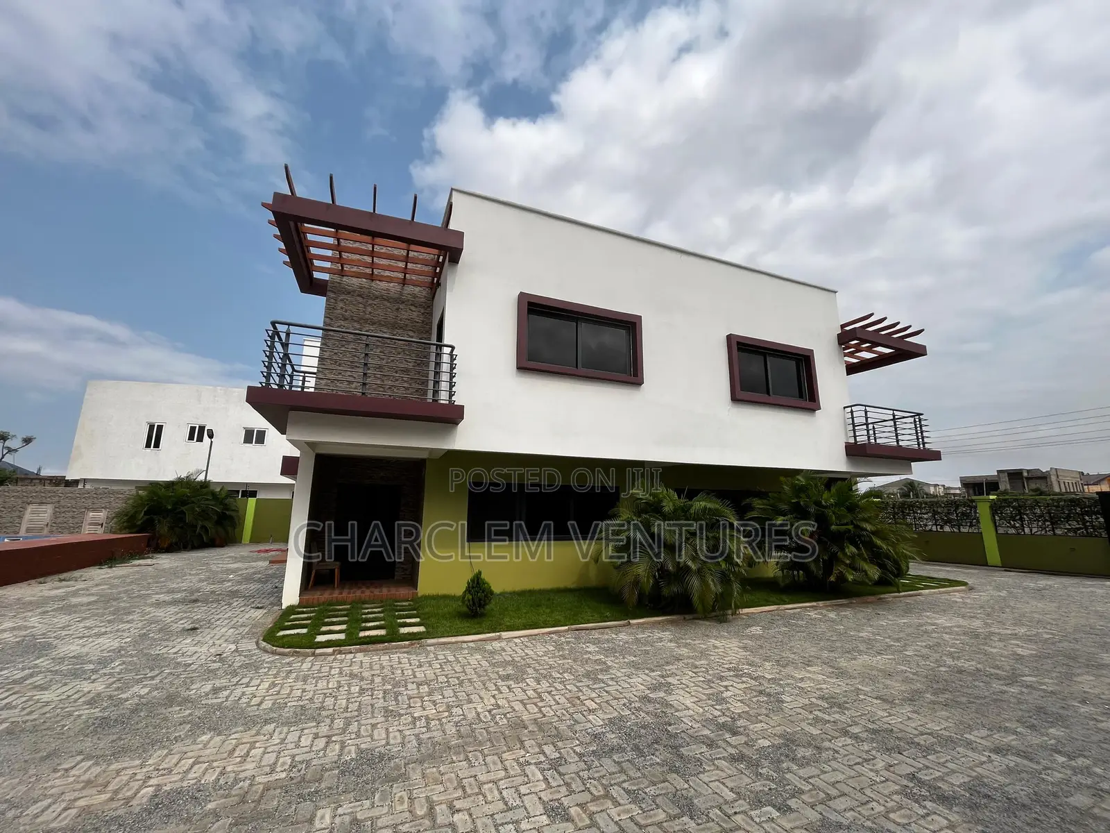 3bdrm Townhouse / Terrace in Charclem Ventures, East Legon for rent in East Legon