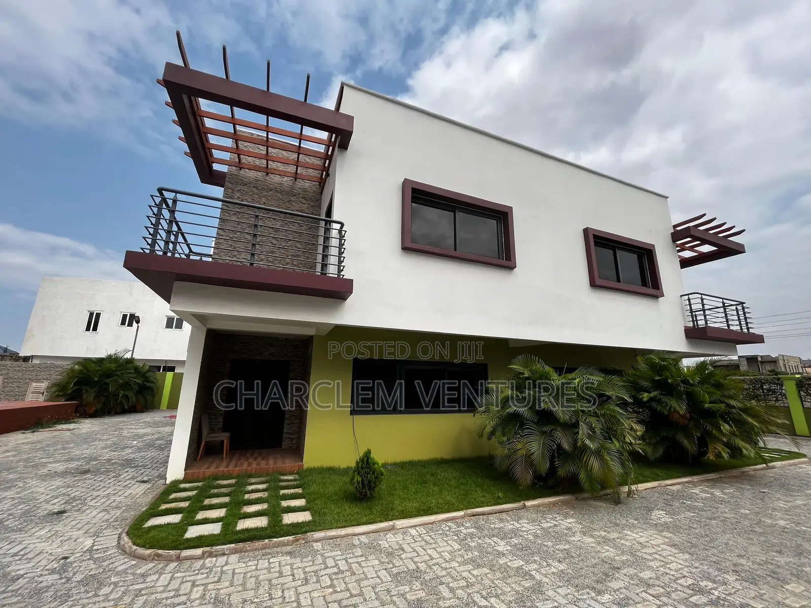 3bdrm Townhouse / Terrace in Charclem Ventures, East Legon for rent in East Legon