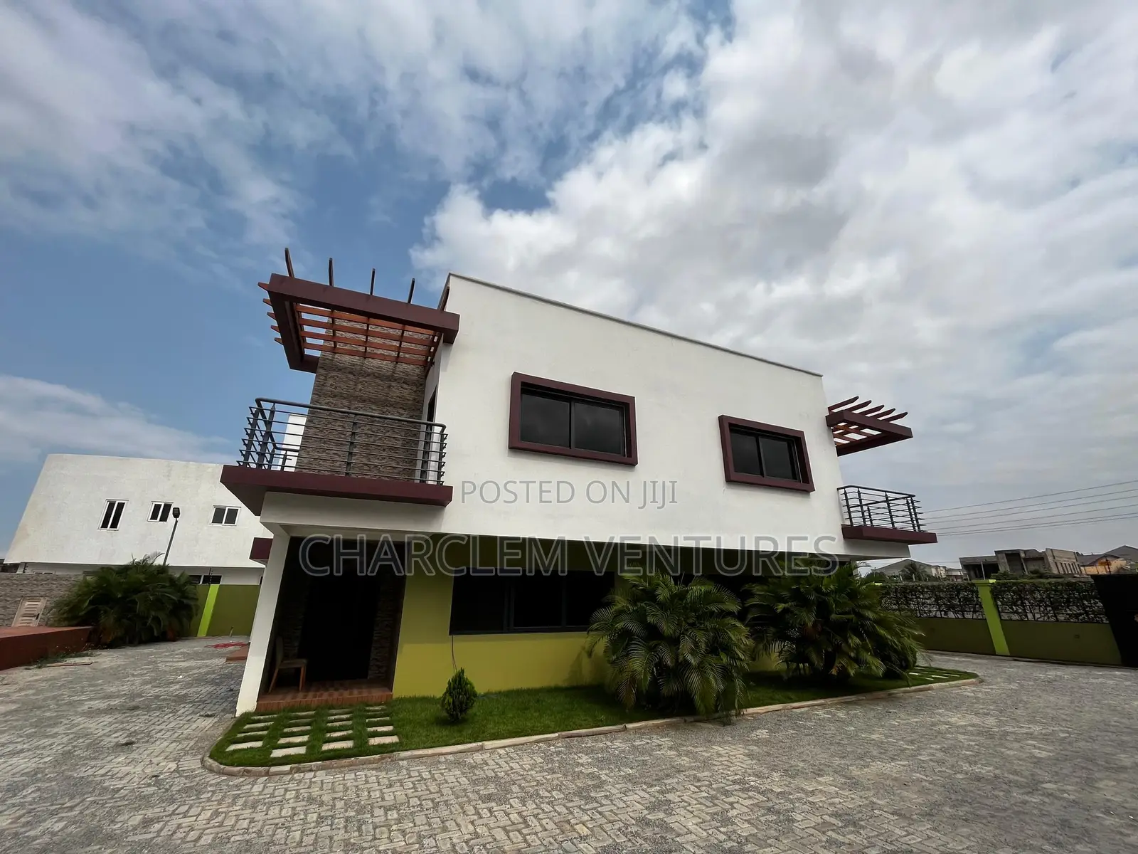 3bdrm Townhouse / Terrace in Charclem Ventures, East Legon for rent in East Legon
