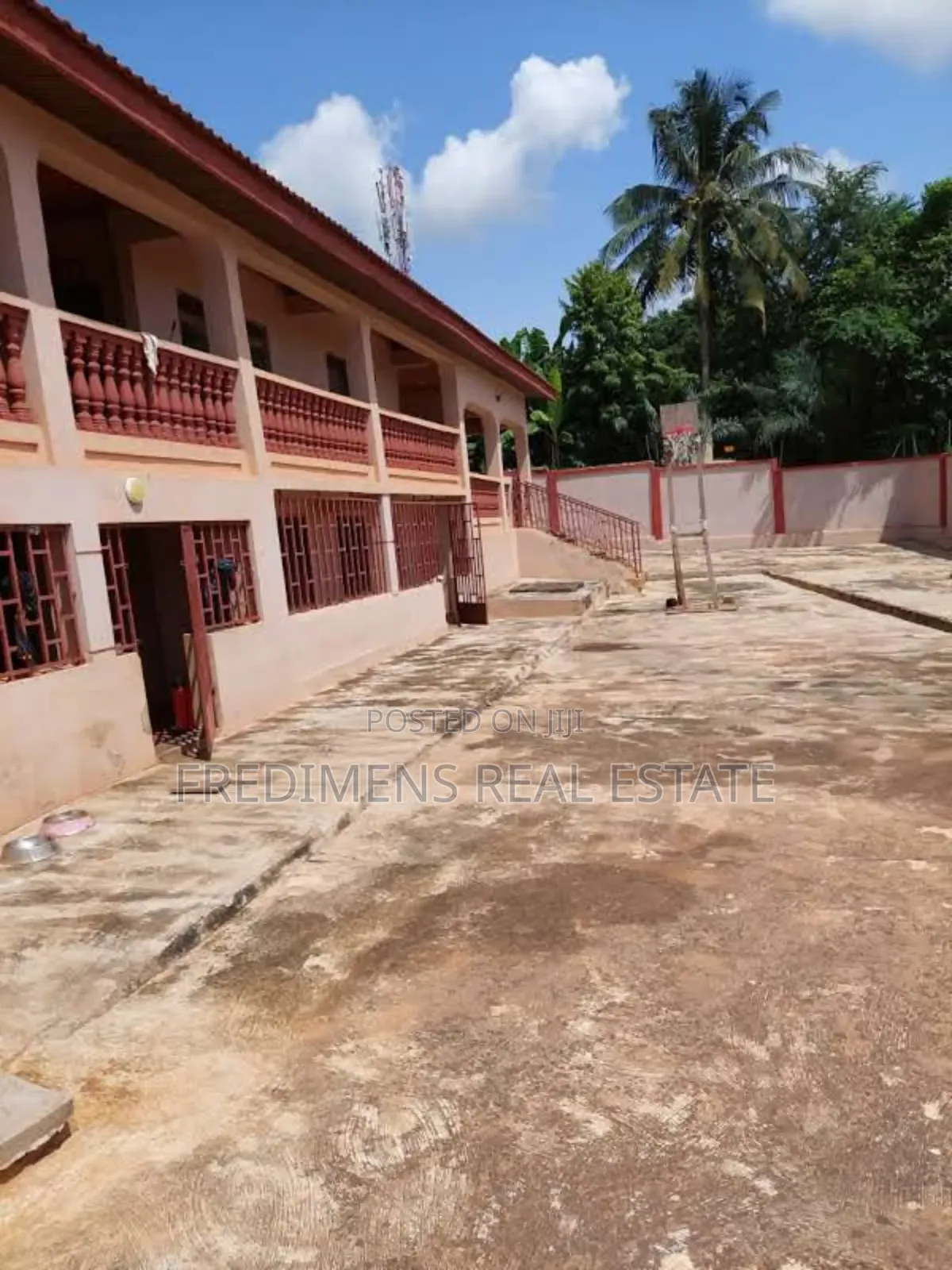 7bdrm House in Kumasi Metropolitan for sale in Kumasi Metropolitan