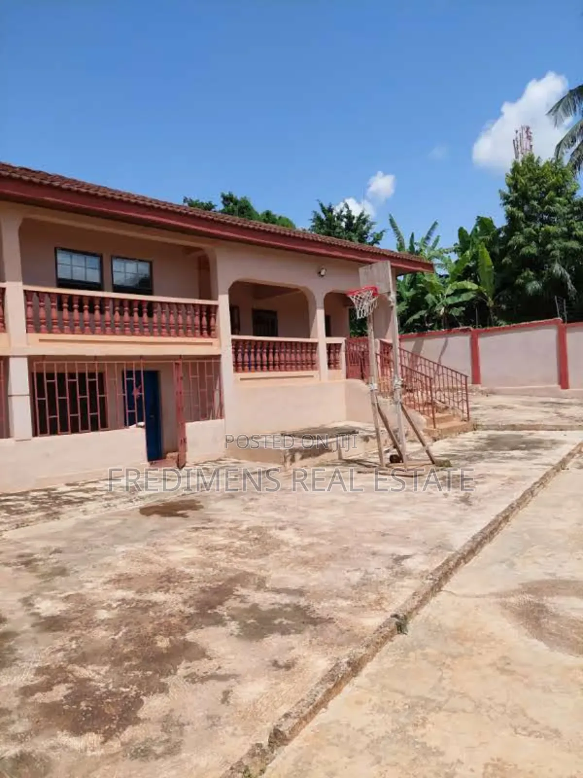 7bdrm House in Kumasi Metropolitan for sale in Kumasi Metropolitan