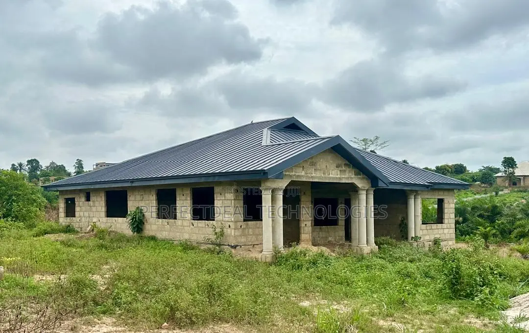 4bdrm Block of Flats in Pakyi, Kumasi Metropolitan for sale in Kumasi Metropolitan
