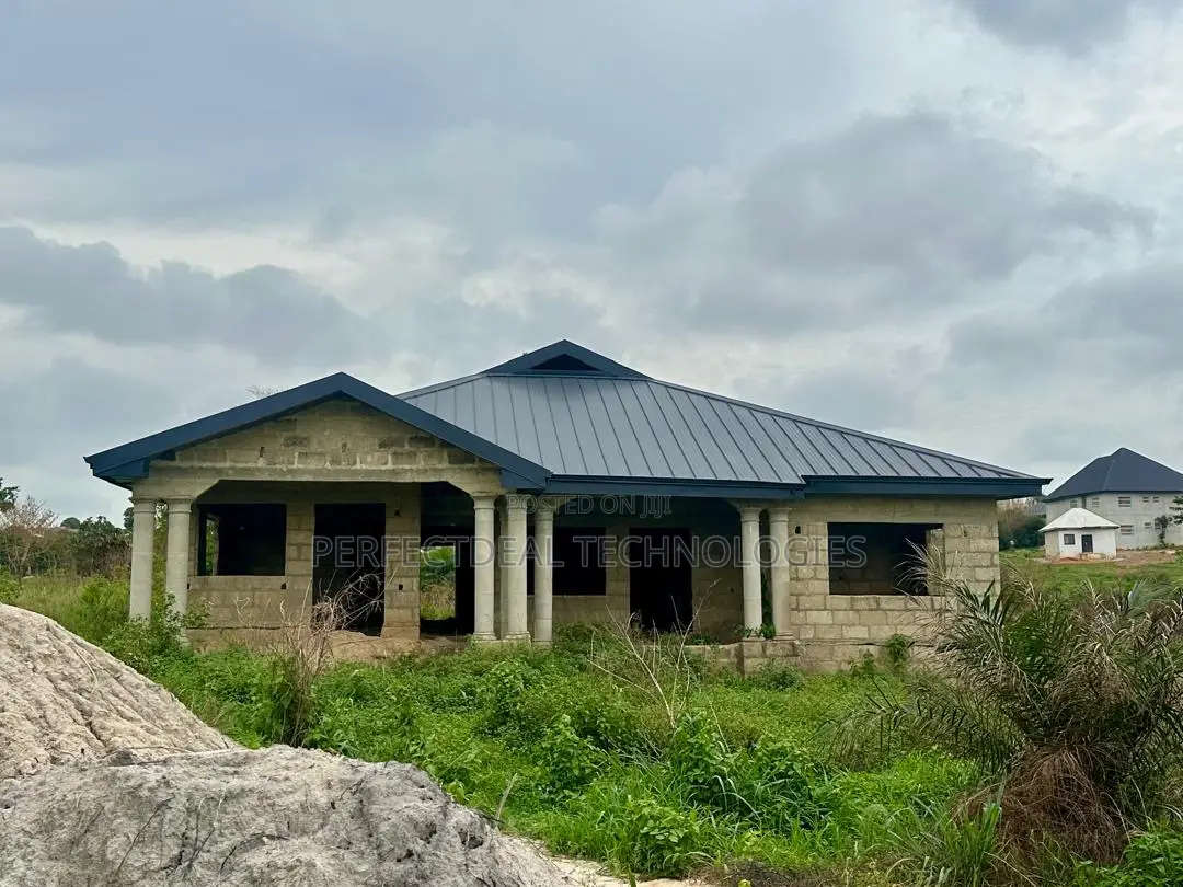 4bdrm Block of Flats in Pakyi, Kumasi Metropolitan for sale in Kumasi Metropolitan