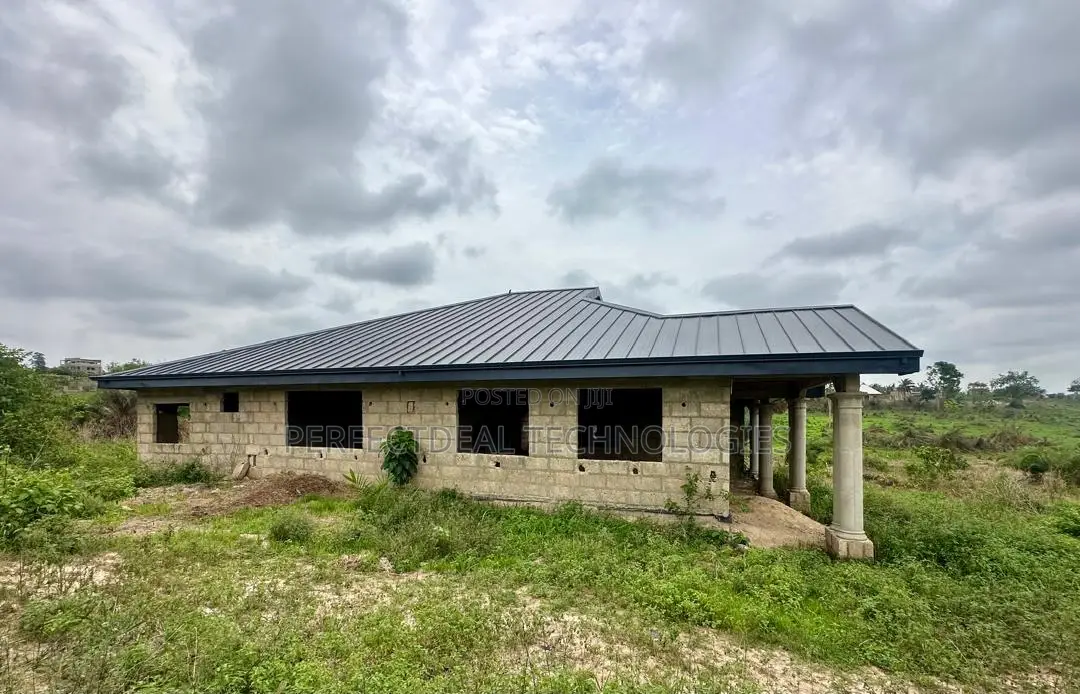 4bdrm Block of Flats in Pakyi, Kumasi Metropolitan for sale in Kumasi Metropolitan