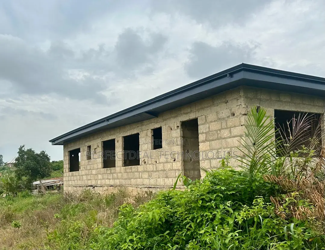 4bdrm Block of Flats in Pakyi, Kumasi Metropolitan for sale in Kumasi Metropolitan